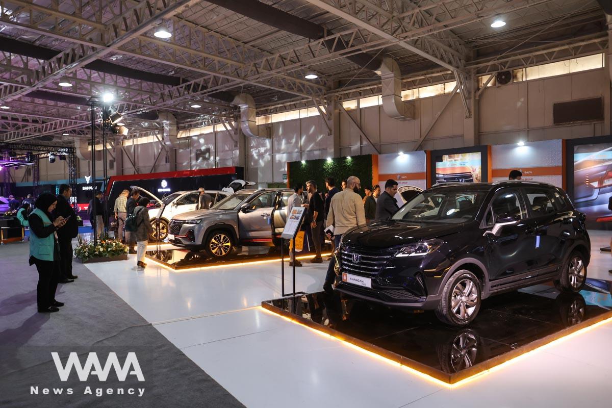 Iranians visit the New Era of Iran Auto Industry Exhibition in Tehran/WANA (West Asia News Agency)