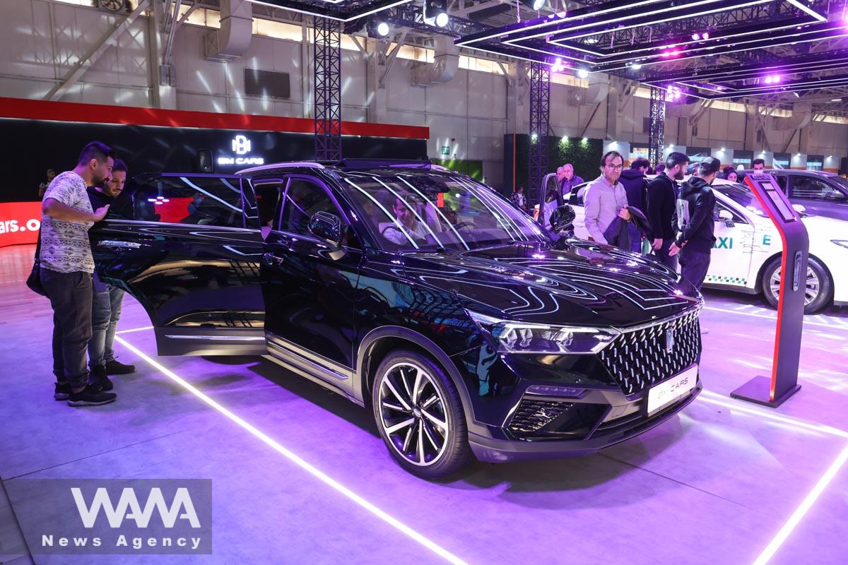 Iranians visit the New Era of Iran Auto Industry Exhibition in Tehran/WANA (West Asia News Agency)