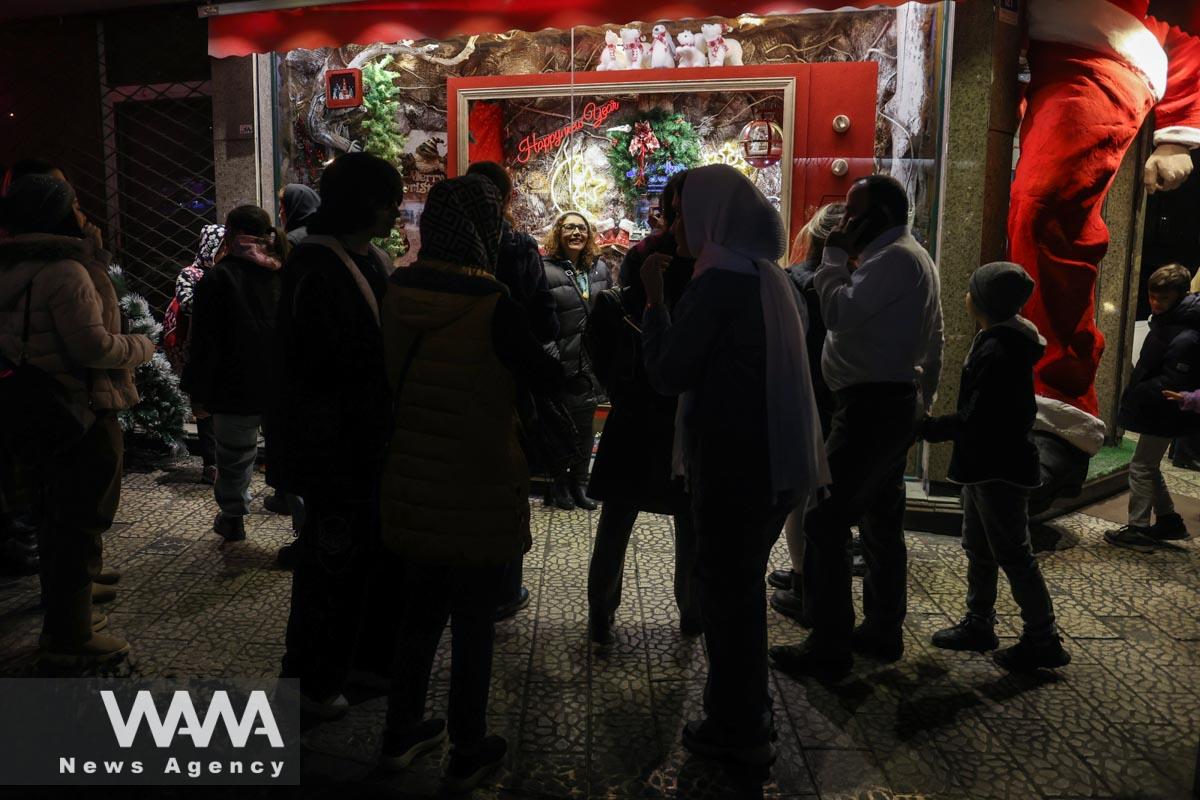 Iranian people look at a Showcase of a Christmas store/WANA (West Asia News Agency)