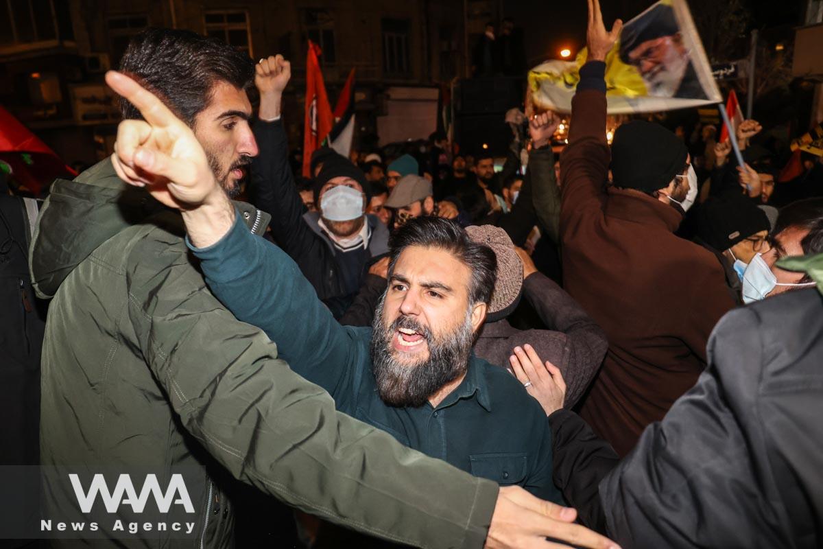 Protesters chant slogans during a gathering in support of Yemen in front of the British embassy in Iran/WANA (West Asia News Agency)