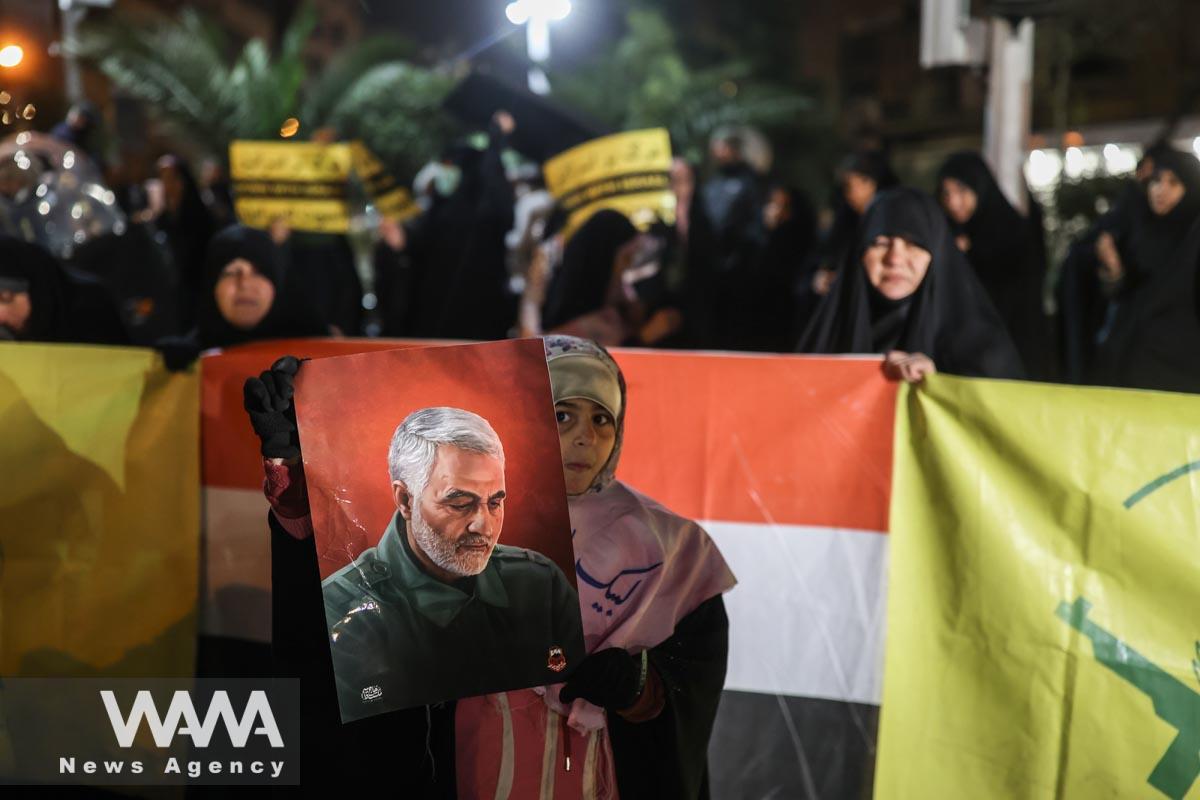 An Iranian child holds a picture of the late Iranian Major-General Qassem Soleimani, during a gathering in support of Yemen in front of the British embassy in Iran/WANA (West Asia News Agency)