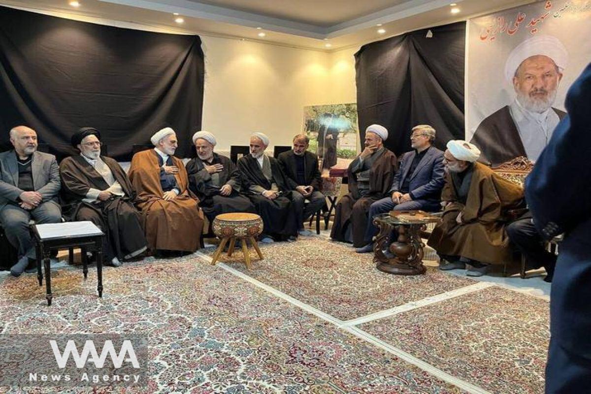 The Presence of the Chief Justice of Iran at the Homes of Hujjat al-Islams Messrs. Razini and Maqiseh / WANA News Agency