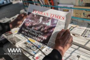 An Iranian man looks at a newspaper after the news of a ceasefire between Hamas and Israel, in Tehran, Iran, January 16, 2025. Majid Asgaripour/WANA (West Asia News Agency)