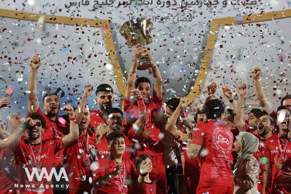 Iranian Football Team, Tractor